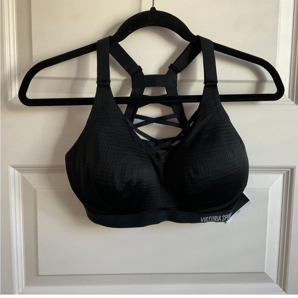 Victoria’s Fitness  Lightweight Medium Support Black Sports Bra - 32D NWT